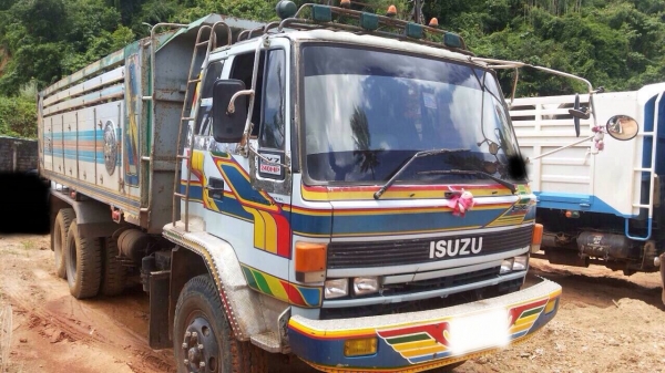 ขายรถ10ล้อดั้มพ์ ISUZU FXZ23NFY เครื่อง 240 แรงม้า หัวขาวตัวแรกทำฟ้า สนใจโทร 081-9701072 ขายรถ10ล้อดั้มพ์ ISUZU FXZ23NFY เครื่อง 240 แรงม้า หัวขาวตัวแรกทำฟ้า สนใจโทร 081-9701072