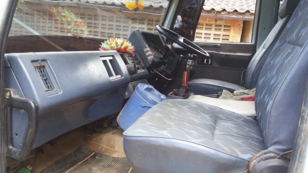 ขายรถ10ล้อดั้มพ์ ISUZU FXZ23NFY เครื่อง 240 แรงม้า หัวขาวตัวแรกทำฟ้า สนใจโทร 081-9701072