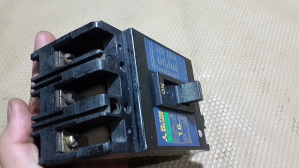 เบรคเกอร์ MITSUBISHI 15 A