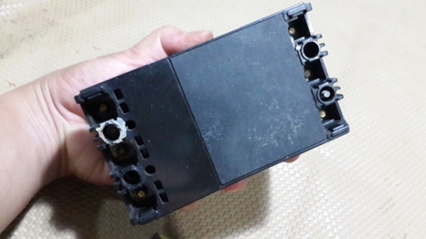 เบรคเกอร์ MITSUBISHI 15 A