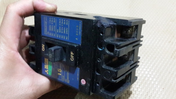 เบรคเกอร์ MITSUBISHI 15 A