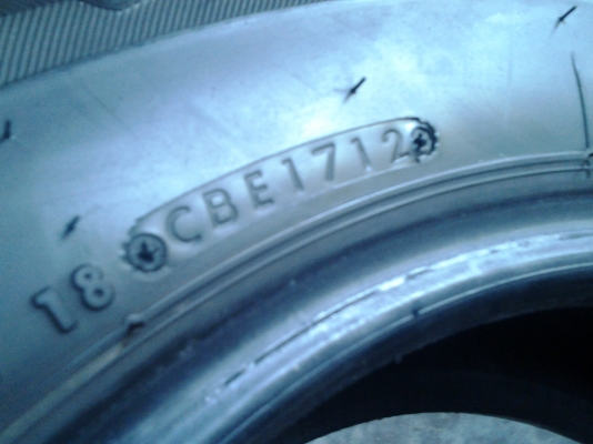 ยาง  215/70/15  ดอกหนาๆนุ่มๆ ปี 12