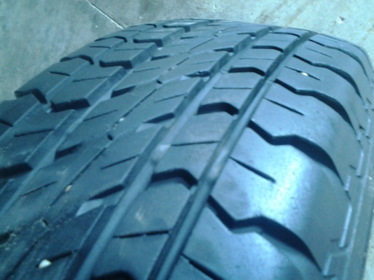 ยาง  215/70/15  ดอกหนาๆนุ่มๆ ปี 12