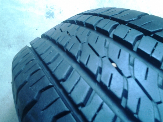 ยาง  215/70/15  ดอกหนาๆนุ่มๆ ปี 12