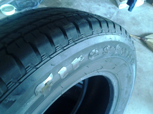 ยาง  215/70/15  ดอกหนาๆนุ่มๆ ปี 12