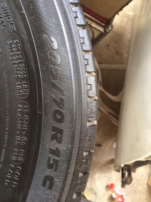 ขายยางขอบ15 สองชุด 215/65/15 205/70/15 และล้อ d4d 5รู 1ชุด