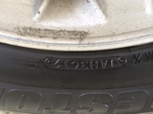 ขายยางขอบ15 สองชุด 215/65/15 205/70/15 และล้อ d4d 5รู 1ชุด