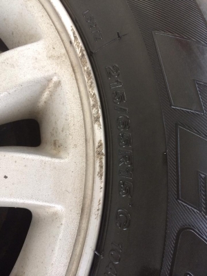 ขายยางขอบ15 สองชุด 215/65/15 205/70/15 และล้อ d4d 5รู 1ชุด