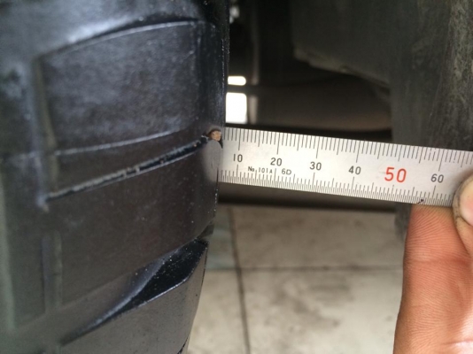 ขายยางขอบ15 สองชุด 215/65/15 205/70/15 และล้อ d4d 5รู 1ชุด