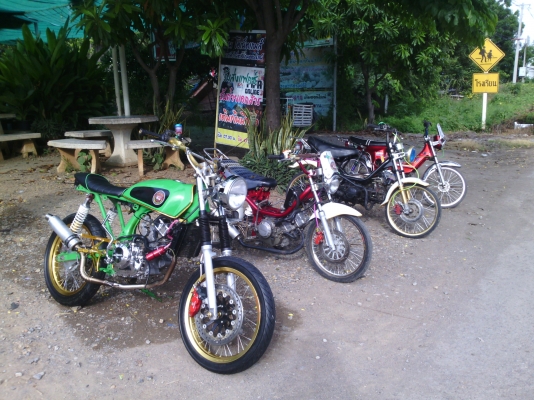 ขายคร๊าบ Jx เครื่องโซ 125 ชัก 3 รถสภาพพร้อมขี่หล่อๆเลยครับ ไม่มี ท.บ เเต่มีใบซื้อขายให้น่ะครับ ต่างจังหวัดจัดส่งให้ได้ ค่าส่งต่างหาก ค่าตัว 14500 บาท สนใจโทรมาสอบถามได้ครับ 098-5684508 / 089-8054390 โอ๋ ลพบุรี