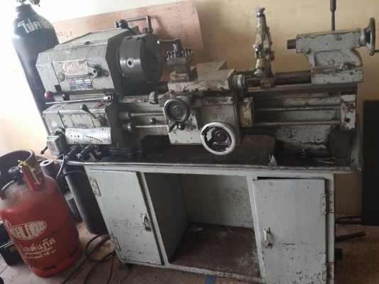 ขายครับขายเครื่องกลึง 4 ฟุต 2 เพลา ไฟ 3 สาย สภาพใช้งาน เปลี่ยนลูกปืนคอให้ใหม่แล้ว พร้อมใช้ 42000 บาท สภาพตามรูปเลยครับ