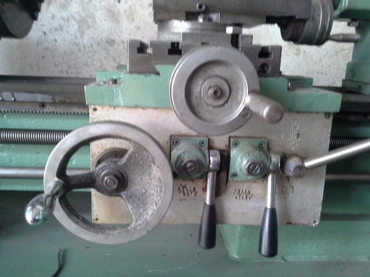 เครื่องกลึง 4 ฟุต ไต้หวัน 2 เพลา พร้อมมีเบรค เกียร์บล็อค รุ่น H11-1A พร้อมใช้งาน เครื่องกลึง 4 ฟุต ไต้หวัน 2 เพลา พร้อมมีเบรค เกียร์บล็อค รุ่น H11-1A พร้อมใช้งาน