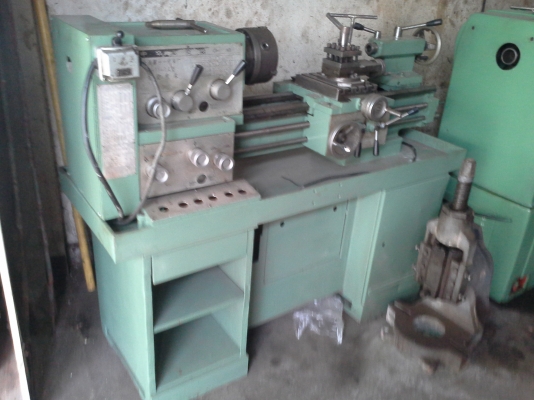 เครื่องกลึง 4 ฟุต ไต้หวัน 2 เพลา พร้อมมีเบรค เกียร์บล็อค รุ่น H11-1A พร้อมใช้งาน เครื่องกลึง 4 ฟุต ไต้หวัน 2 เพลา พร้อมมีเบรค เกียร์บล็อค รุ่น H11-1A พร้อมใช้งาน