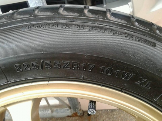 ล้อแม็ก rg2 17"x8" et32 5 รู 114.3 งาน rota สีทองสภาพสวย มีรอยนิดหน่อยครับ ไม่คด ไม่ดุ้ง สีเดิม ยาง wanli s-1000 225/55r17 ยางผลิตปี 11 ดอกเต็ม ขายทั้งชุด 13,900 บาทครับ สนใจติดต่อ 089-6938185