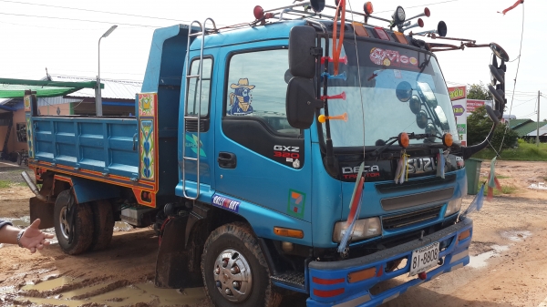 ขายด่วนหกล้อดั้ม DECA210สภาพพร้อมใช้ราคาโทร0843923995