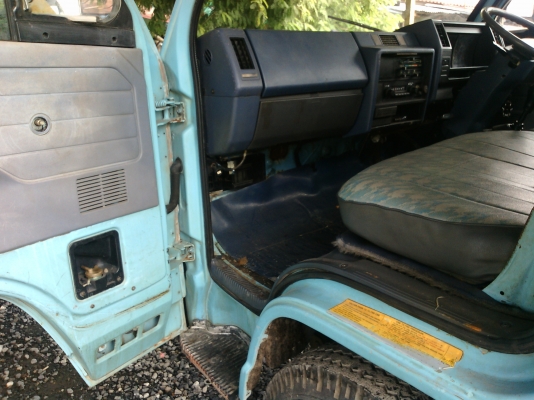 ต้องการขาย 4 ล้อ อีซูซุ 88 แท้ห้าง เกียร์สั้นสภาพพร้อมใช้ เครื่องฟิตดีไม่มีเยิ้ม สภาพสวยคลัชชีสวยตลอดเส้นไม่มีสนิม  หัวไม่ผุไม่มีสนิมวิ่งน้อยยางสวย4เส้น