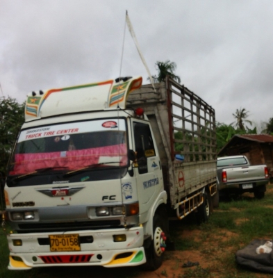 ต้องการขายฮีโน่FC120ชุปเปอร์เสี่ยแท้ห้างปี38กระจกไฟ้าสภาพสวยเครื่องฟิตคลัชชีสวยตลอดเส้นภาพในสวยแอร์เย็นพวงมาลัยเพาเวอร์พร้อมใช้