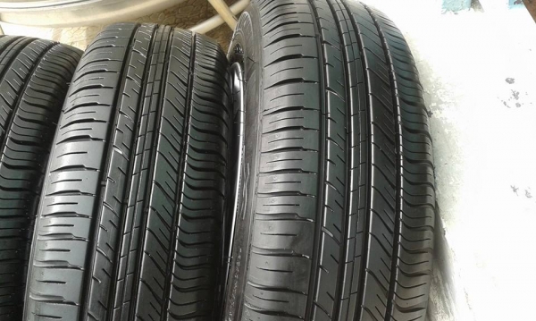 ขายยางสภาพน้องป้ายแดง michelin energy xm1 175/65r15 ยางผลิตสัปดาห์ที่ 7 ปี 13 แถมล้อกะทะและฝาครอบถอดจาก city ครับ ขายท้งชุด 4,900 บาทครับ สนใจติดต่อเล็กคลองสามครับ 081-3747940