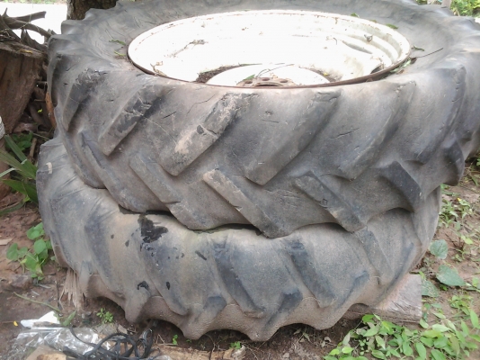 ขายตามสภาพล้อรถไถฟอด6600พร้อมยาง