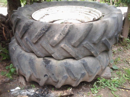 ขายตามสภาพล้อรถไถฟอด6600พร้อมยาง