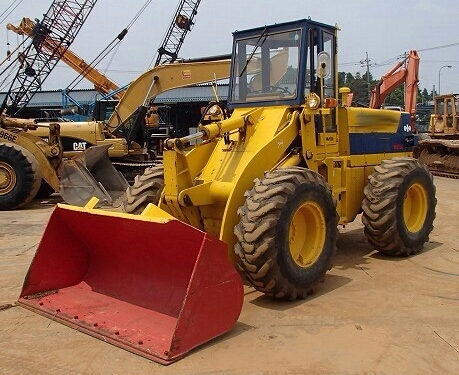 รถตัก KOMATSU 515 นำเข้าจาก ญี่ปุ่น แท้ๆ 1000\% สภาพสวยมาก ขายถูก 090-986-2521