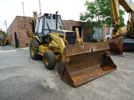 รถตักหน้าขุดหลังมือสอง CAT 446B สนใจโทร 083 081 2889