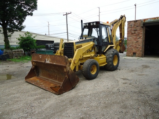 รถตักหน้าขุดหลังมือสอง CAT 446B สนใจโทร 083 081 2889