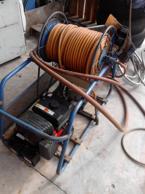 เครื่องสูบฉีด ปั๊มน้ำแรง สตาร์ทน้ำมัน ( เครื่องMITSUBISHI+ปั๊มน้ำ )  สายยาว ติดต่อ TEL.081-427-3941