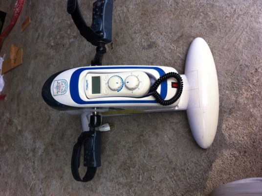 เครื่องช่วยออกกำลังกายสำหรับผู้สูงอายุหรือคนที่ต้องการการบำบัดร่างกายในส่วนล่าง เครื่องจะมีมอเตอร์ช่วยหมุน เครื่องช่วยออกกำลังกายสำหรับผู้สูงอายุหรือคนที่ต้องการการบำบัดร่างกายในส่วนล่าง เครื่องจะมีมอเตอร์ช่วยหมุน