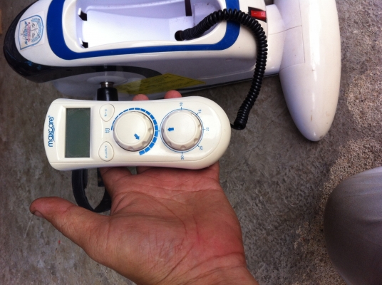 เครื่องช่วยออกกำลังกายสำหรับผู้สูงอายุหรือคนที่ต้องการการบำบัดร่างกายในส่วนล่าง เครื่องจะมีมอเตอร์ช่วยหมุน เครื่องช่วยออกกำลังกายสำหรับผู้สูงอายุหรือคนที่ต้องการการบำบัดร่างกายในส่วนล่าง เครื่องจะมีมอเตอร์ช่วยหมุน