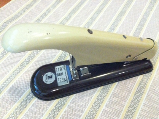 เครื่องเย็บกระดาษขนาดใหญ่ Rapid 9 (made in Sweden)