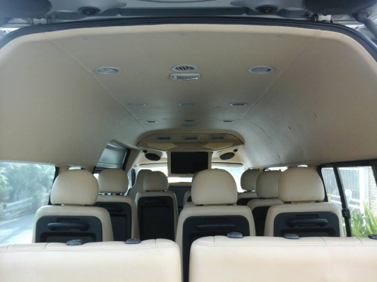 รถตู้คอมมูเตอร์ปี06 สีบรอนเงิน สปอยเลอร์รอบคันCD DVD TV USB เพาเวอร์แอร์ ประตูดูด แอร์ไมโครบัสที่เดิมด้านหน้าหนาวโคตร เบาะหนังสีครีมหลังคาหุ้มหนังใหม่ เครื่อง1UZ VVTI เกียร์ออโต้ แก๊สAGหัวฉีด LPG 75ลิตร ถังมัลติวาวล์ ติดใต้ท้องรถ ถังน้ำมันเหลือ40ลิตร ยางอ