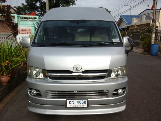 รถตู้คอมมูเตอร์ปี06 สีบรอนเงิน สปอยเลอร์รอบคันCD DVD TV USB เพาเวอร์แอร์ ประตูดูด แอร์ไมโครบัสที่เดิมด้านหน้าหนาวโคตร เบาะหนังสีครีมหลังคาหุ้มหนังใหม่ เครื่อง1UZ VVTI เกียร์ออโต้ แก๊สAGหัวฉีด LPG 75ลิตร ถังมัลติวาวล์ ติดใต้ท้องรถ ถังน้ำมันเหลือ40ลิตร ยางอ