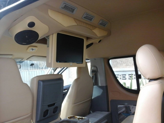 รถตู้คอมมูเตอร์ปี06 สีบรอนเงิน สปอยเลอร์รอบคันCD DVD TV USB เพาเวอร์แอร์ ประตูดูด แอร์ไมโครบัสที่เดิมด้านหน้าหนาวโคตร เบาะหนังสีครีมหลังคาหุ้มหนังใหม่ เครื่อง1UZ VVTI เกียร์ออโต้ แก๊สAGหัวฉีด LPG 75ลิตร ถังมัลติวาวล์ ติดใต้ท้องรถ ถังน้ำมันเหลือ40ลิตร ยางอ