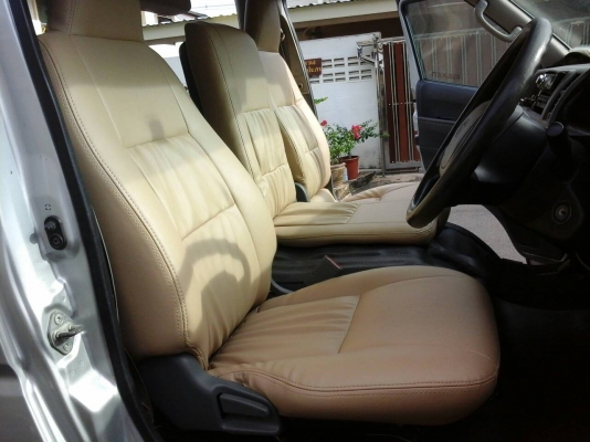 รถตู้คอมมูเตอร์ปี06 สีบรอนเงิน สปอยเลอร์รอบคันCD DVD TV USB เพาเวอร์แอร์ ประตูดูด แอร์ไมโครบัสที่เดิมด้านหน้าหนาวโคตร เบาะหนังสีครีมหลังคาหุ้มหนังใหม่ เครื่อง1UZ VVTI เกียร์ออโต้ แก๊สAGหัวฉีด LPG 75ลิตร ถังมัลติวาวล์ ติดใต้ท้องรถ ถังน้ำมันเหลือ40ลิตร ยางอ