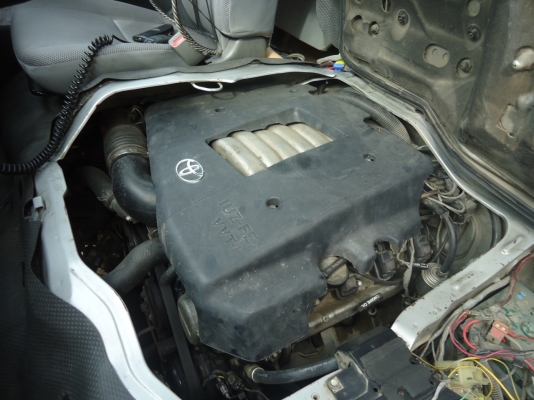 รถตู้คอมมูเตอร์ปี06 สีบรอนเงิน สปอยเลอร์รอบคันCD DVD TV USB เพาเวอร์แอร์ ประตูดูด แอร์ไมโครบัสที่เดิมด้านหน้าหนาวโคตร เบาะหนังสีครีมหลังคาหุ้มหนังใหม่ เครื่อง1UZ VVTI เกียร์ออโต้ แก๊สAGหัวฉีด LPG 75ลิตร ถังมัลติวาวล์ ติดใต้ท้องรถ ถังน้ำมันเหลือ40ลิตร ยางอ