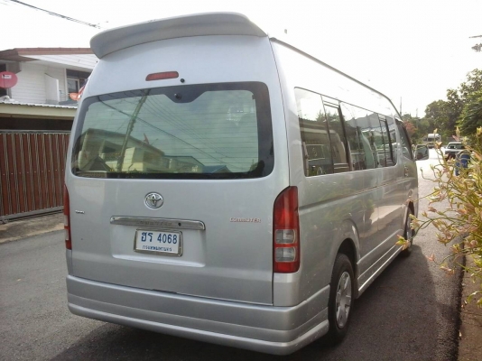 รถตู้คอมมูเตอร์ปี06 สีบรอนเงิน สปอยเลอร์รอบคันCD DVD TV USB เพาเวอร์แอร์ ประตูดูด แอร์ไมโครบัสที่เดิมด้านหน้าหนาวโคตร เบาะหนังสีครีมหลังคาหุ้มหนังใหม่ เครื่อง1UZ VVTI เกียร์ออโต้ แก๊สAGหัวฉีด LPG 75ลิตร ถังมัลติวาวล์ ติดใต้ท้องรถ ถังน้ำมันเหลือ40ลิตร ยางอ