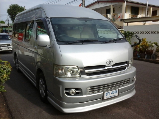 รถตู้คอมมูเตอร์ปี06 สีบรอนเงิน สปอยเลอร์รอบคันCD DVD TV USB เพาเวอร์แอร์ ประตูดูด แอร์ไมโครบัสที่เดิมด้านหน้าหนาวโคตร เบาะหนังสีครีมหลังคาหุ้มหนังใหม่ เครื่อง1UZ VVTI เกียร์ออโต้ แก๊สAGหัวฉีด LPG 75ลิตร ถังมัลติวาวล์ ติดใต้ท้องรถ ถังน้ำมันเหลือ40ลิตร ยางอ
