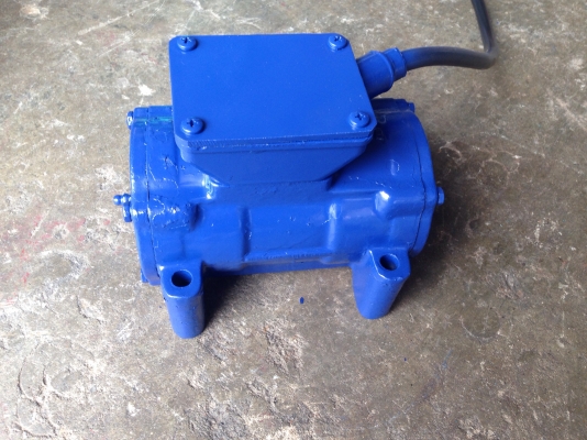 ขายมอเตอร์สั่น-เขย่า ขนาดเล็ก 380V วิ่งนิ่ม เขย่าแรง พร้อมใช้งาน ขายมอเตอร์สั่น-เขย่า ขนาดเล็ก 380V วิ่งนิ่ม เขย่าแรง พร้อมใช้งาน