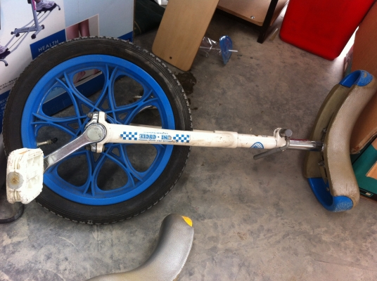 จักรยานล้อเดียว ผลิตที่ญี่ปุ่น ใช้ฝึกการทรงตัว  ชิ้นส่วนต่างๆแข็งแรงดูแลง่าย (มีแค่ 3 คัน)