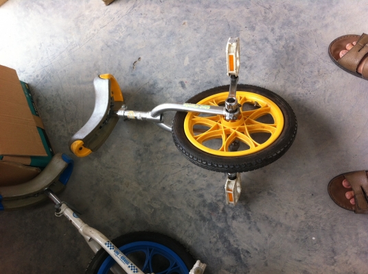 จักรยานล้อเดียว ผลิตที่ญี่ปุ่น ใช้ฝึกการทรงตัว  ชิ้นส่วนต่างๆแข็งแรงดูแลง่าย (มีแค่ 3 คัน)