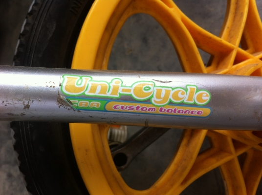 จักรยานล้อเดียว ผลิตที่ญี่ปุ่น ใช้ฝึกการทรงตัว  ชิ้นส่วนต่างๆแข็งแรงดูแลง่าย (มีแค่ 3 คัน)