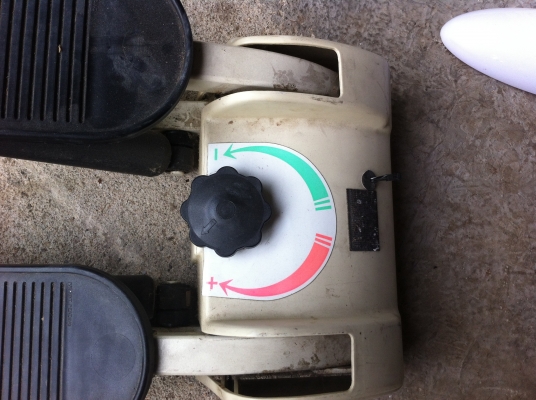 เครื่องออกกำลังกายยิ่นเหยียบขึ้นลงเหมือนการก้าวเดินปรับตั้งแรงต้านหรือความสูงต่ำได้