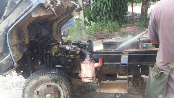 Isuzu 6 ล้อ ดั้ม เครื่อง 188 แรง มีสโลกลาง  เครื่องดีคันชีสวย กะบะดั้มสวย