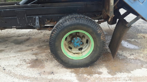 Isuzu 6 ล้อ ดั้ม เครื่อง 188 แรง มีสโลกลาง  เครื่องดีคันชีสวย กะบะดั้มสวย