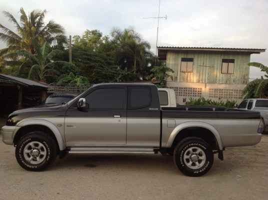 สตราด้าแค๊ป โฟวิล 4WD สวยมากๆ พร้อมๆ ใช้ขับไปทำงาน ไม่เคยบรรทุกหนักครับ