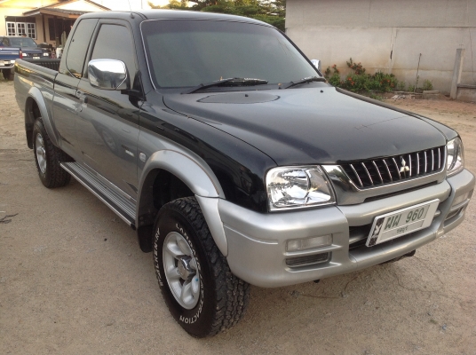 สตราด้าแค๊ป โฟวิล 4WD สวยมากๆ พร้อมๆ ใช้ขับไปทำงาน ไม่เคยบรรทุกหนักครับ