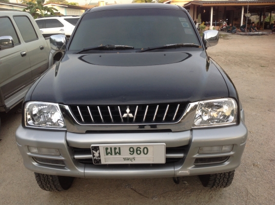 สตราด้าแค๊ป โฟวิล 4WD สวยมากๆ พร้อมๆ ใช้ขับไปทำงาน ไม่เคยบรรทุกหนักครับ