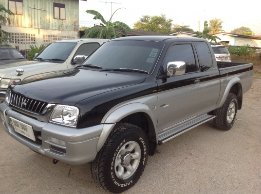 สตราด้าแค๊ป โฟวิล 4WD สวยมากๆ พร้อมๆ ใช้ขับไปทำงาน ไม่เคยบรรทุกหนักครับ