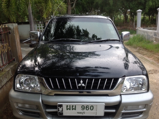 สตราด้าแค๊ป โฟวิล 4WD สวยมากๆ พร้อมๆ ใช้ขับไปทำงาน ไม่เคยบรรทุกหนักครับ